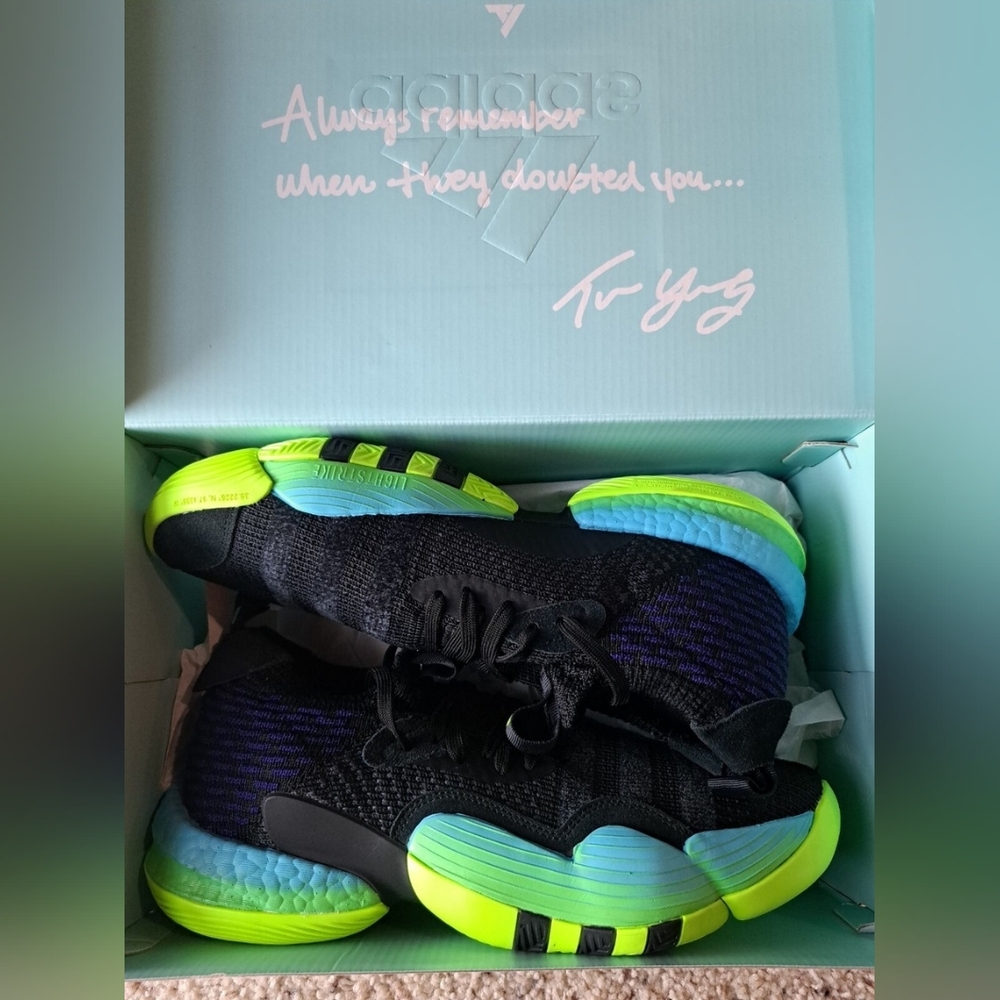 Adidas Young Men/Teens Basketball Trae Young 2.0 Black/ Team Solar Green Sz. 5 - Picture 2 of 9